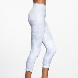Brand new ALO Capri leggings